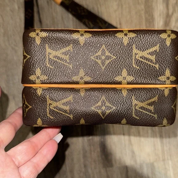 Vintage LOUIS VUITTON Amazone 22 Coated Canvas Crossbody Bag